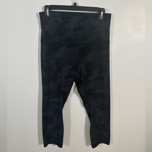 lululemon athletica Pants - Lululemon Wunder Under High Rise Crop 21” Leggings Black Camo Size 10